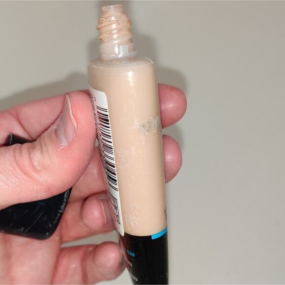 L'Oreal Paris Infallible Pro Glow Foundation SPF 15 Natural Buff 204 - Picture 2 of 8